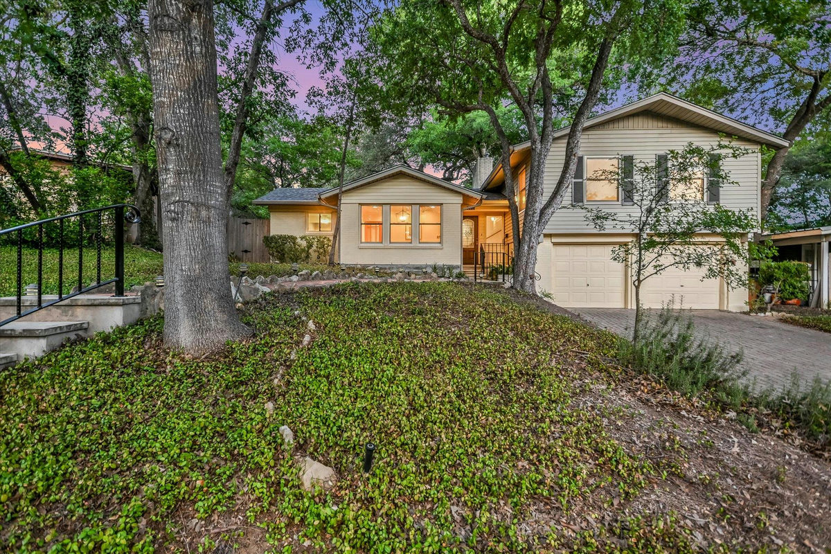 1113 BLUEBONNET Ln — exterior