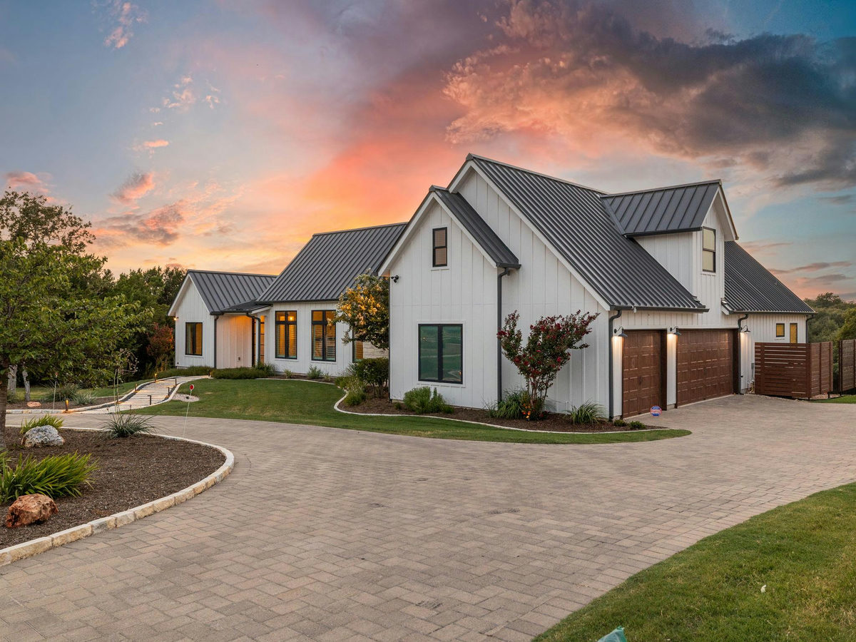 200 Maravilla Bluff Ln — exterior