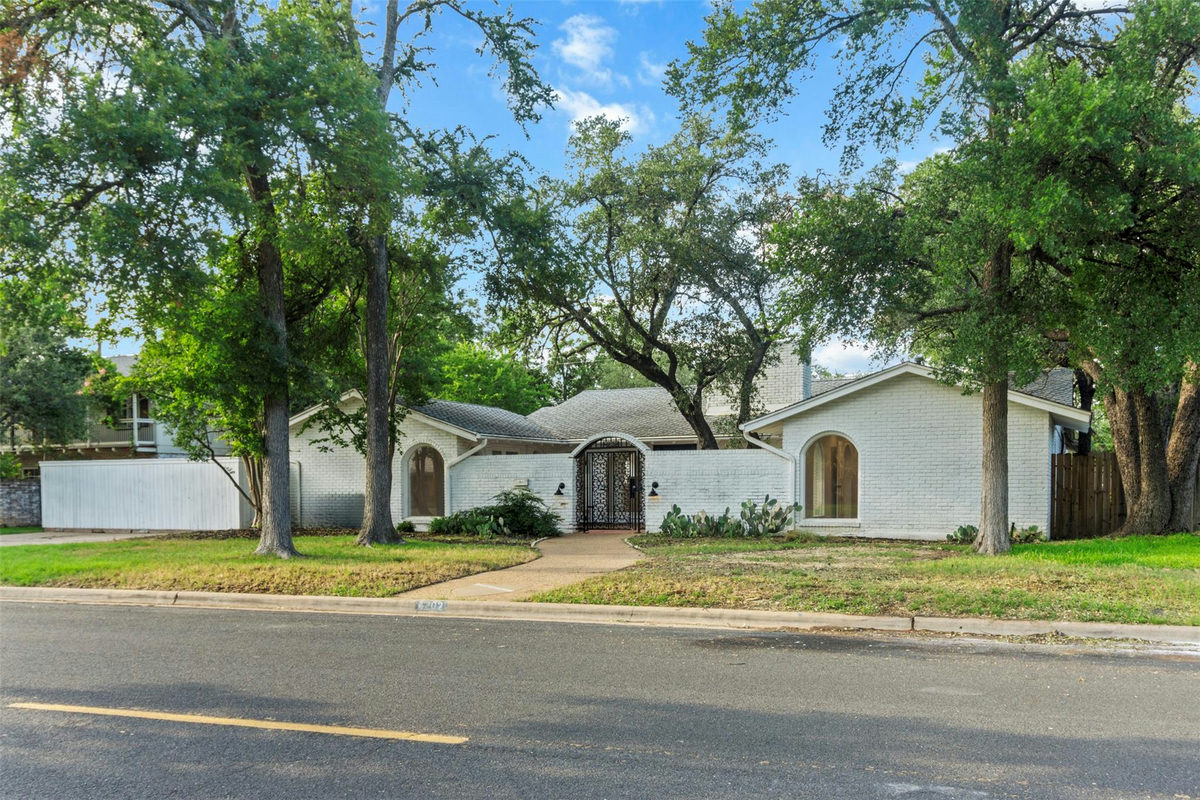 4202 N Hills Dr — exterior