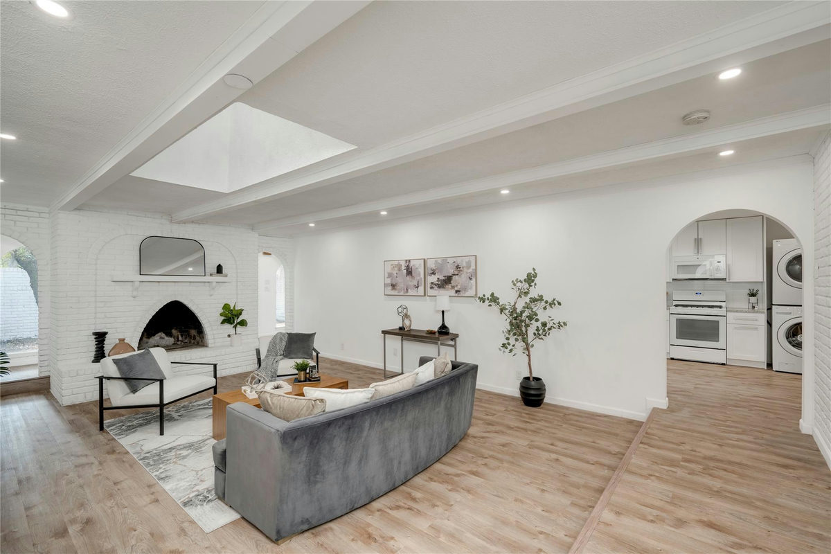 4202 N Hills Dr — photo 4