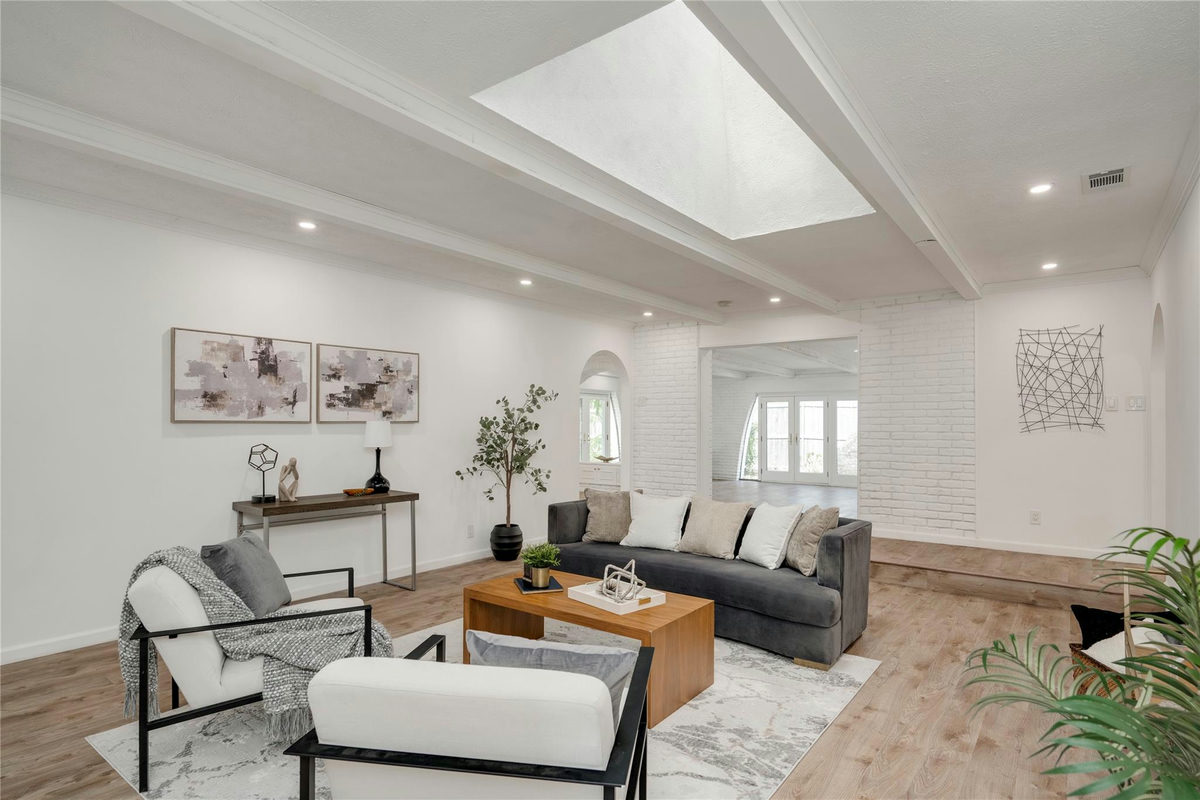 4202 N Hills Dr — photo 5