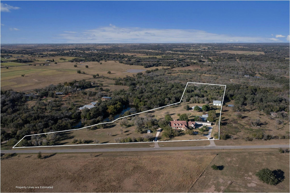 1092 FM 3000 — exterior
