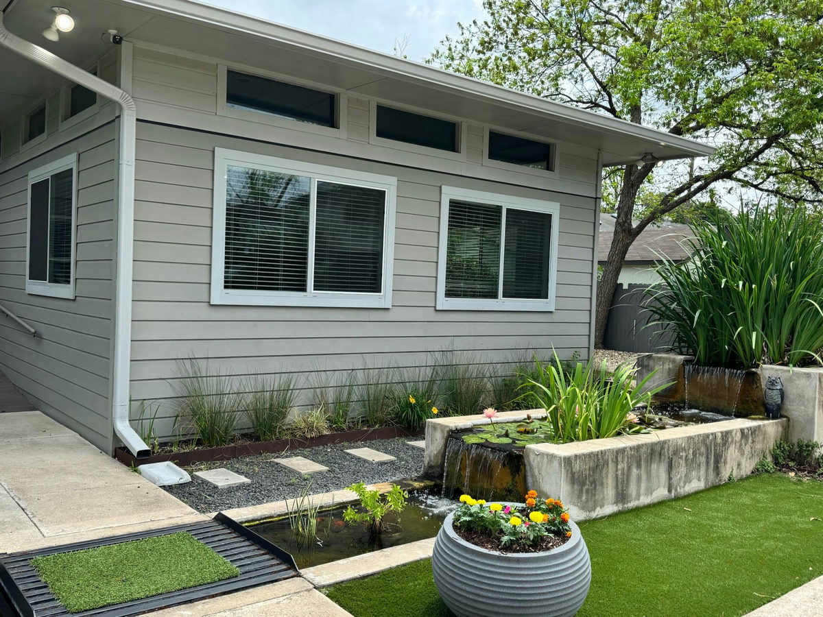 3906 Menchaca Rd — exterior