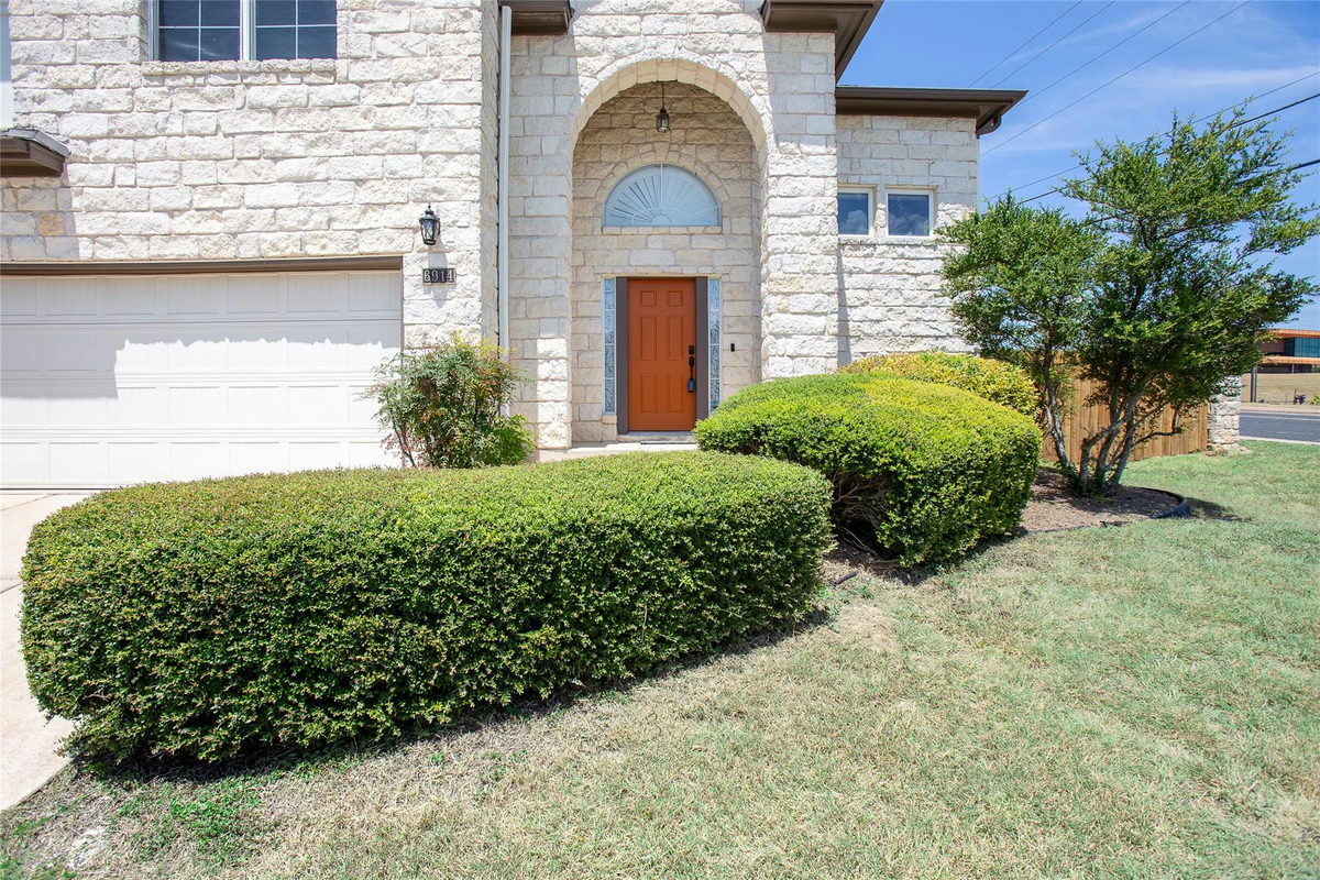 6914 Thorncliffe Dr — photo 4