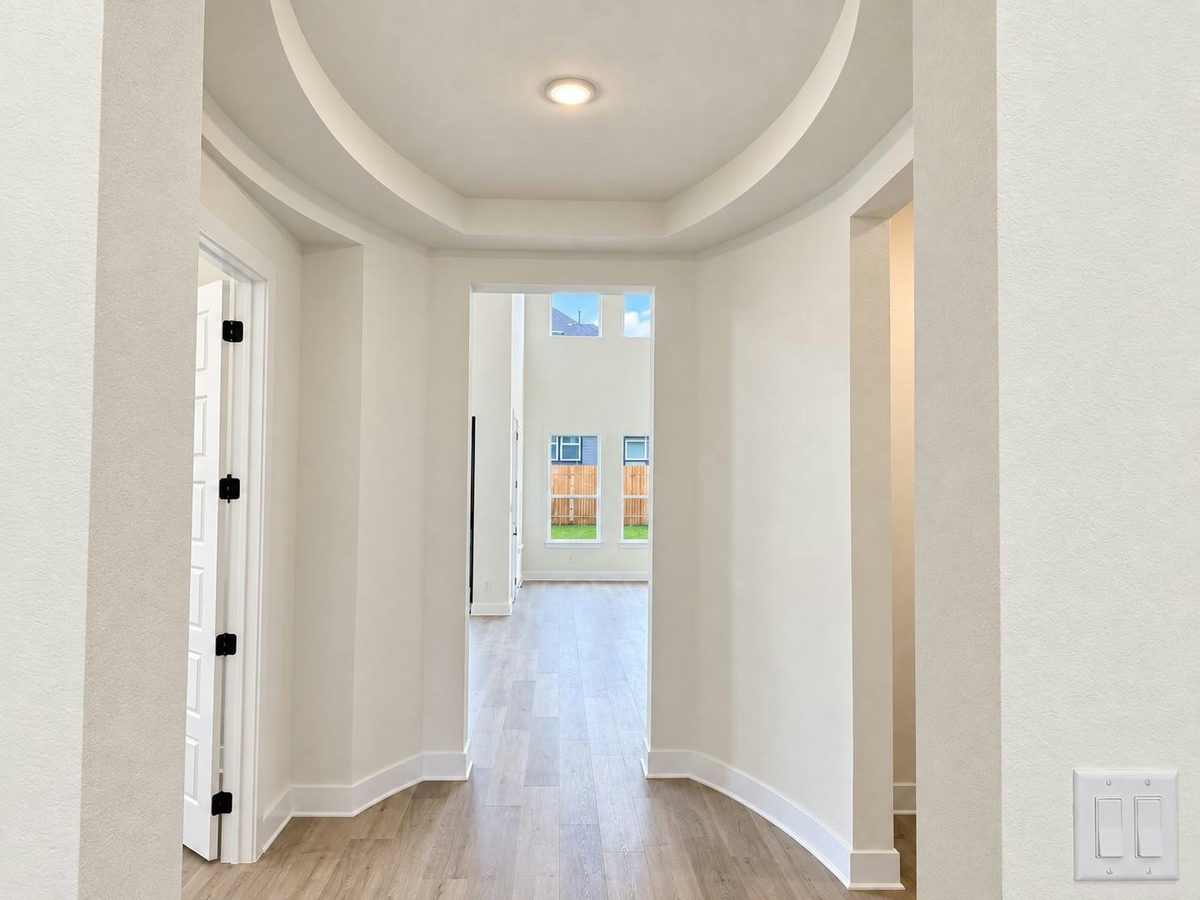 204 Medallion St — photo 2