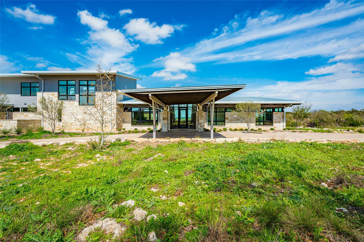2660 Elder Hill Rd — exterior