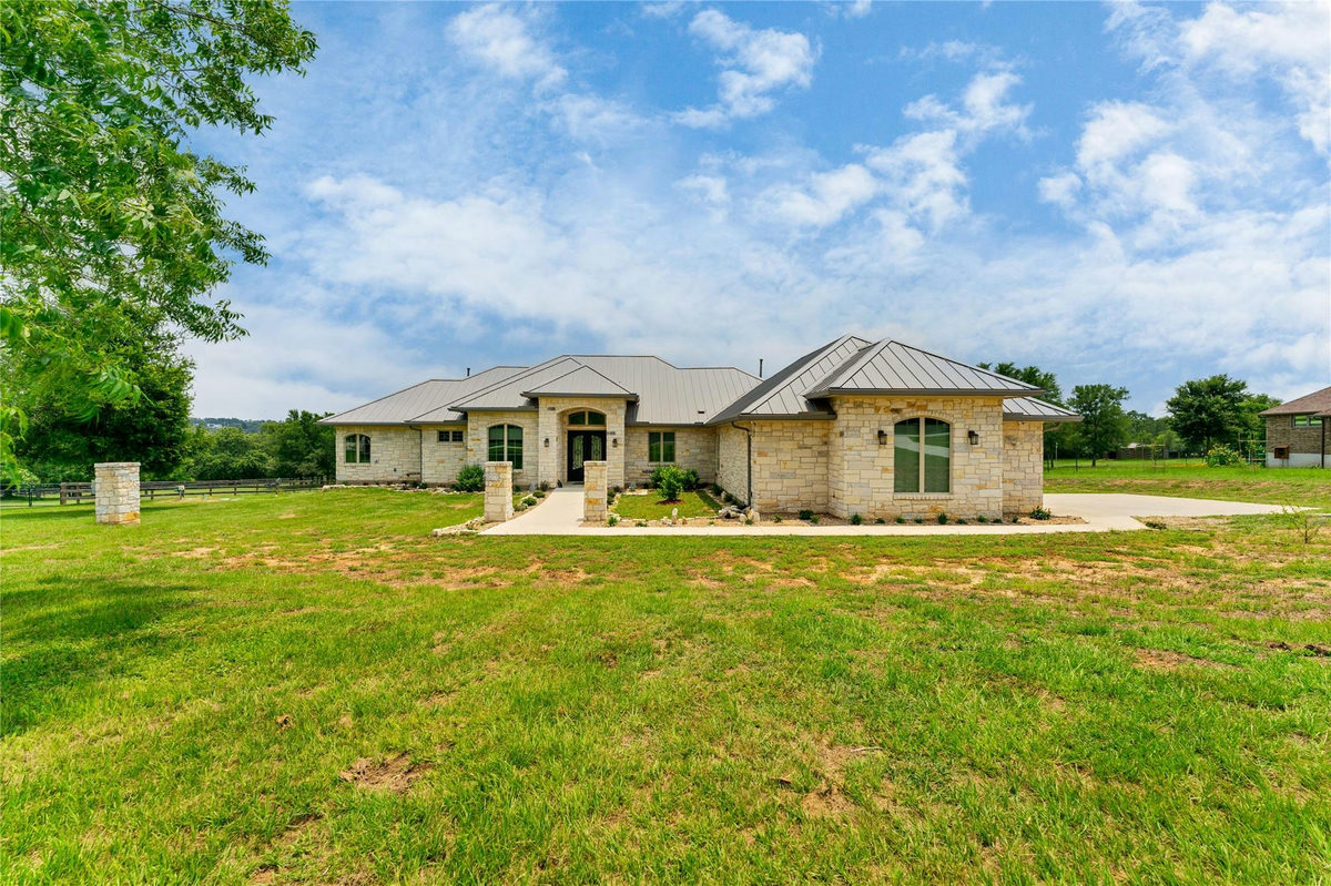 145 Pavilion Dr — photo 2
