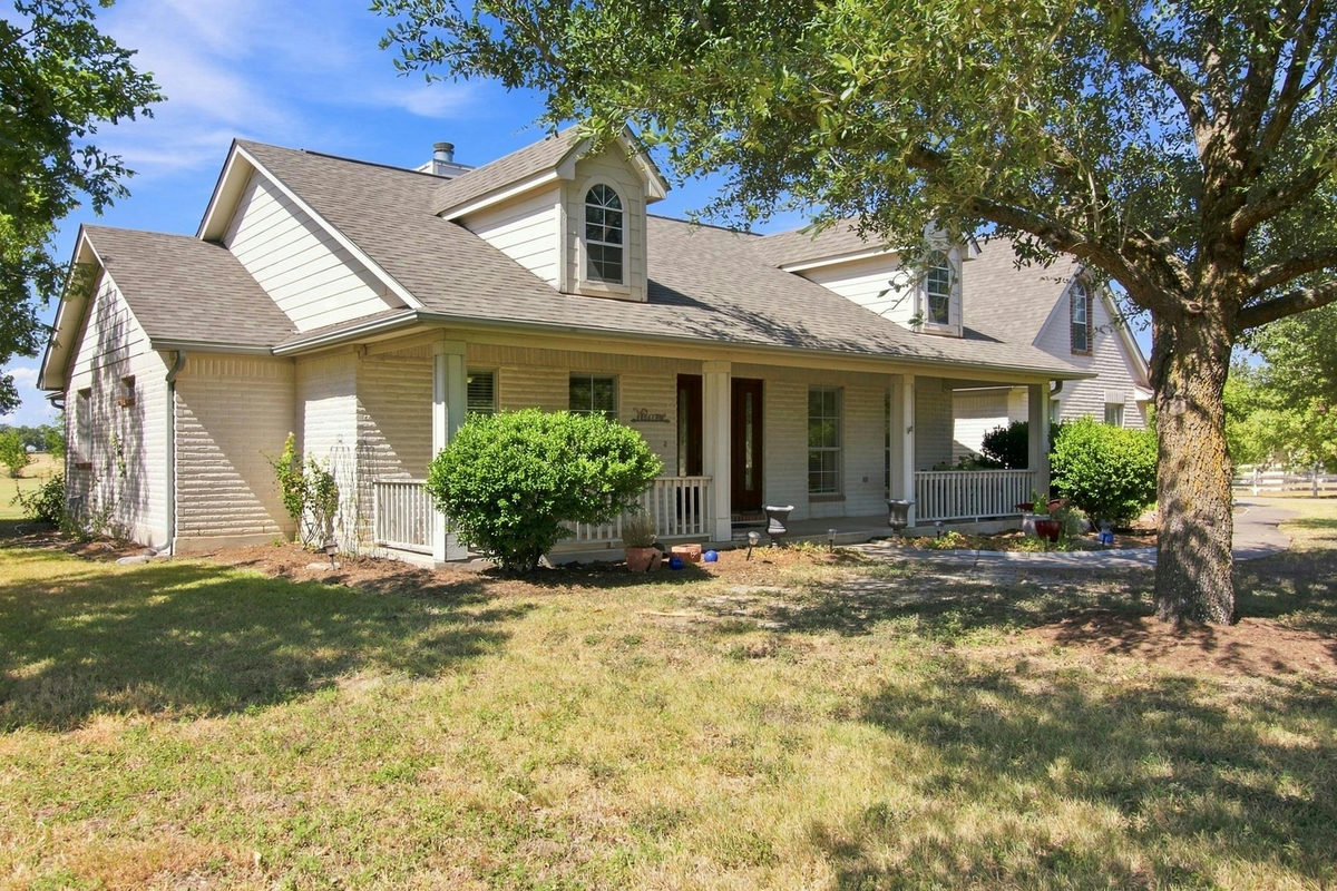 215 Courtnees Way — exterior