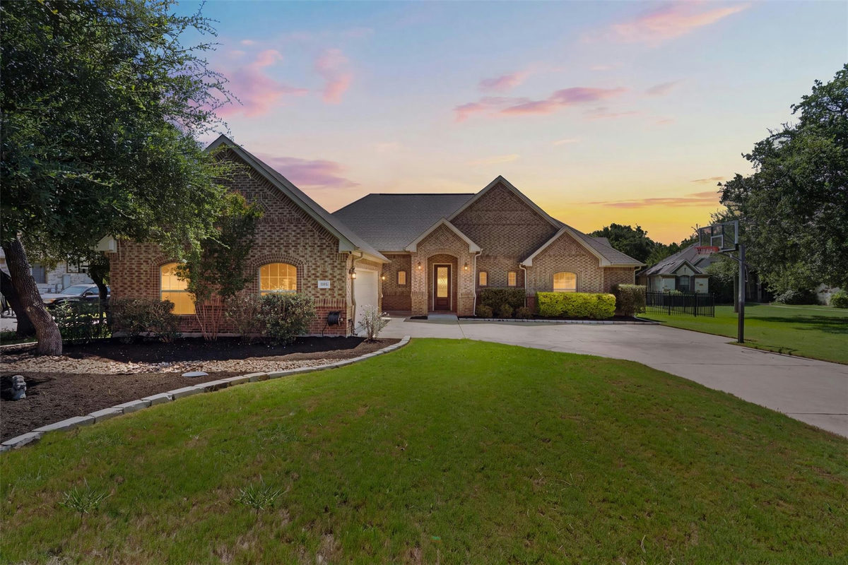 205 Quarry Lake Est — photo 3
