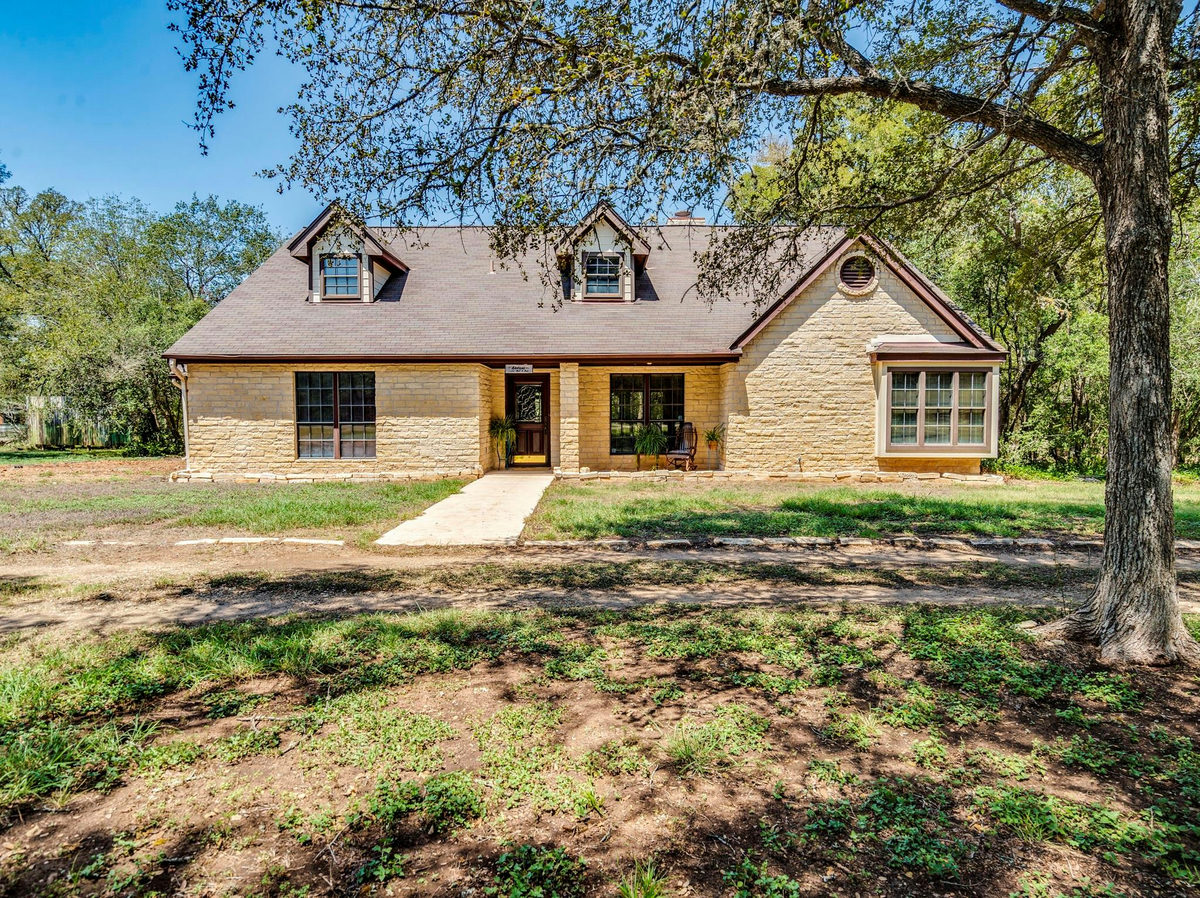 1112 Live Oak Loop — photo 2