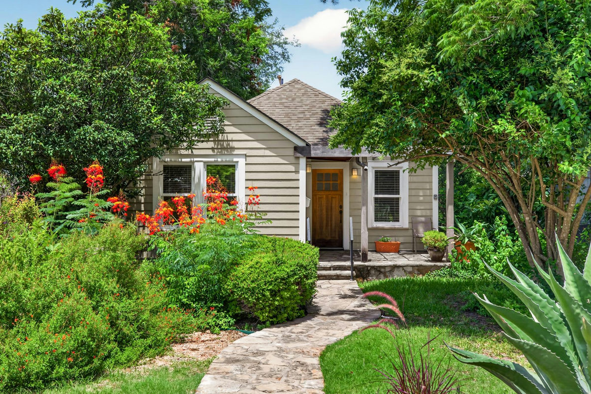 4616 Sinclair Ave — exterior