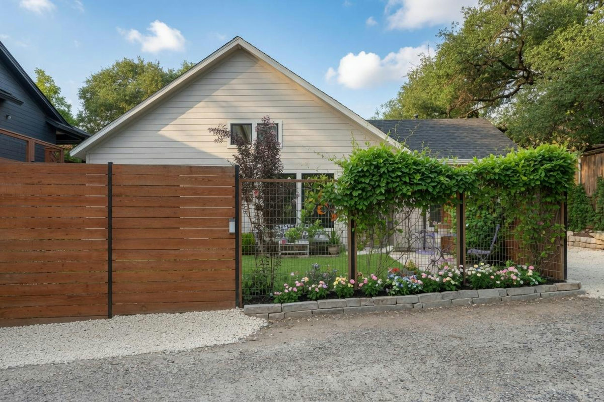 804 W Annie St #2 — exterior