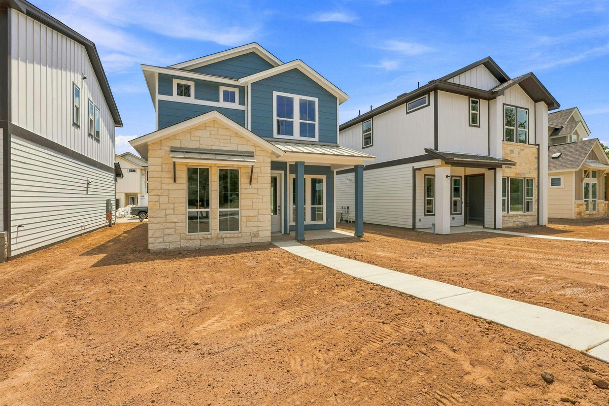 5001 Pecan Springs Rd #33 — exterior