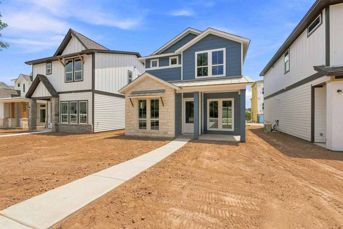 5001 Pecan Springs Rd #33 — photo 2