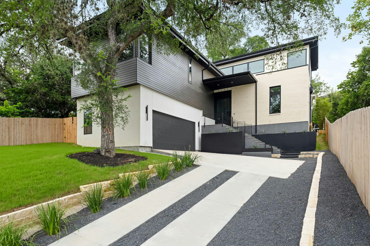 1102 Summit St — photo 4