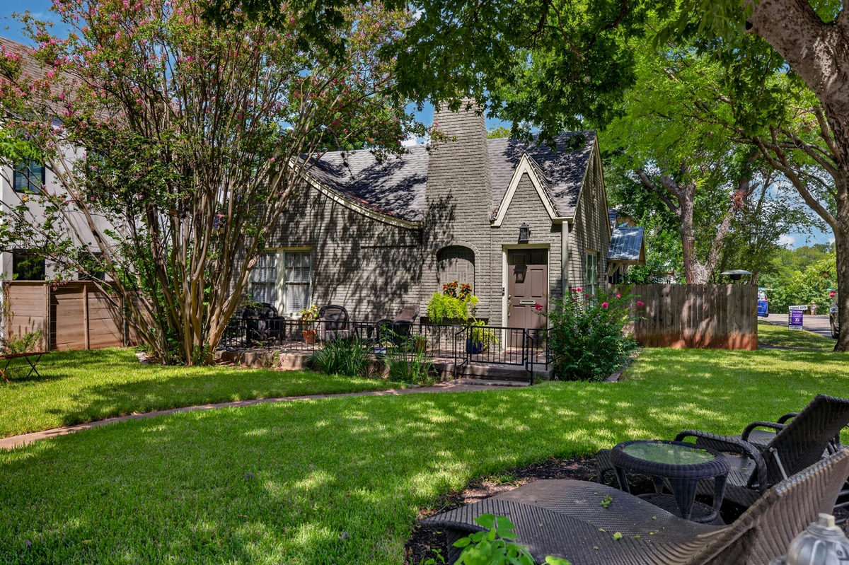 4214 Sinclair Ave — exterior