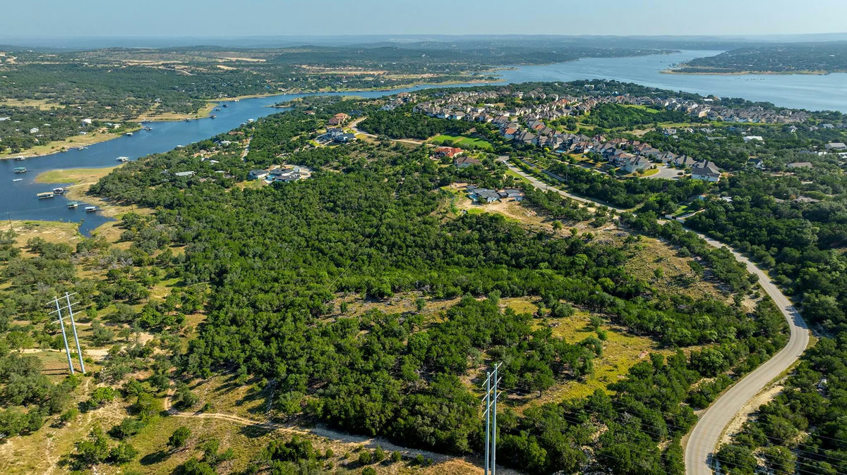 0011 Lakehurst Loop — exterior