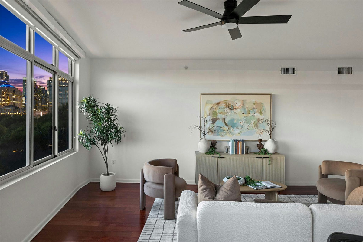 54 Rainey St #502 — photo 4