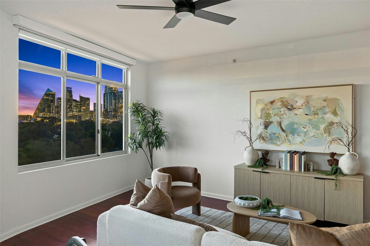 54 Rainey St #502 — photo 2