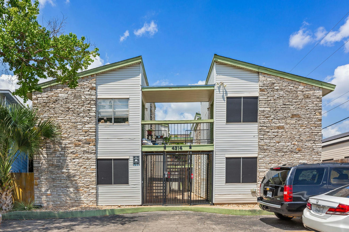 4314 Gillis St — exterior