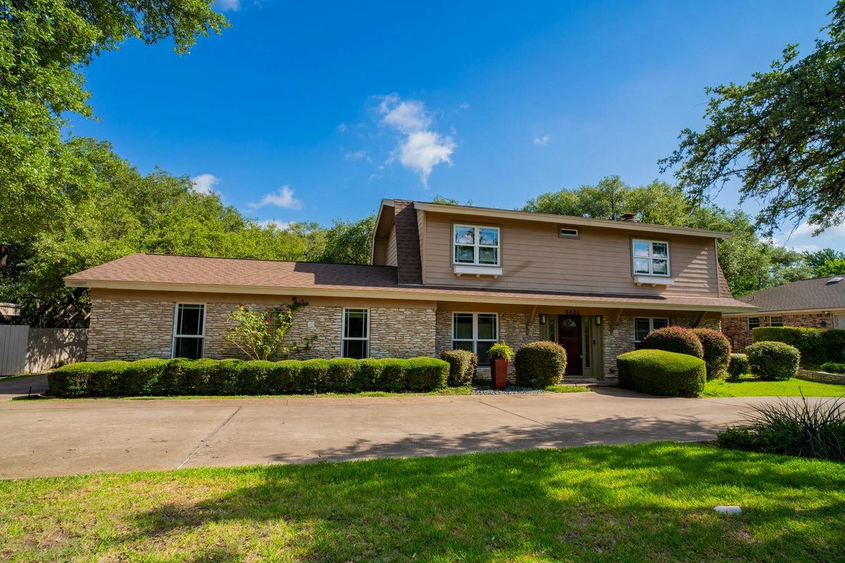 8806 Balcones Club Dr — exterior