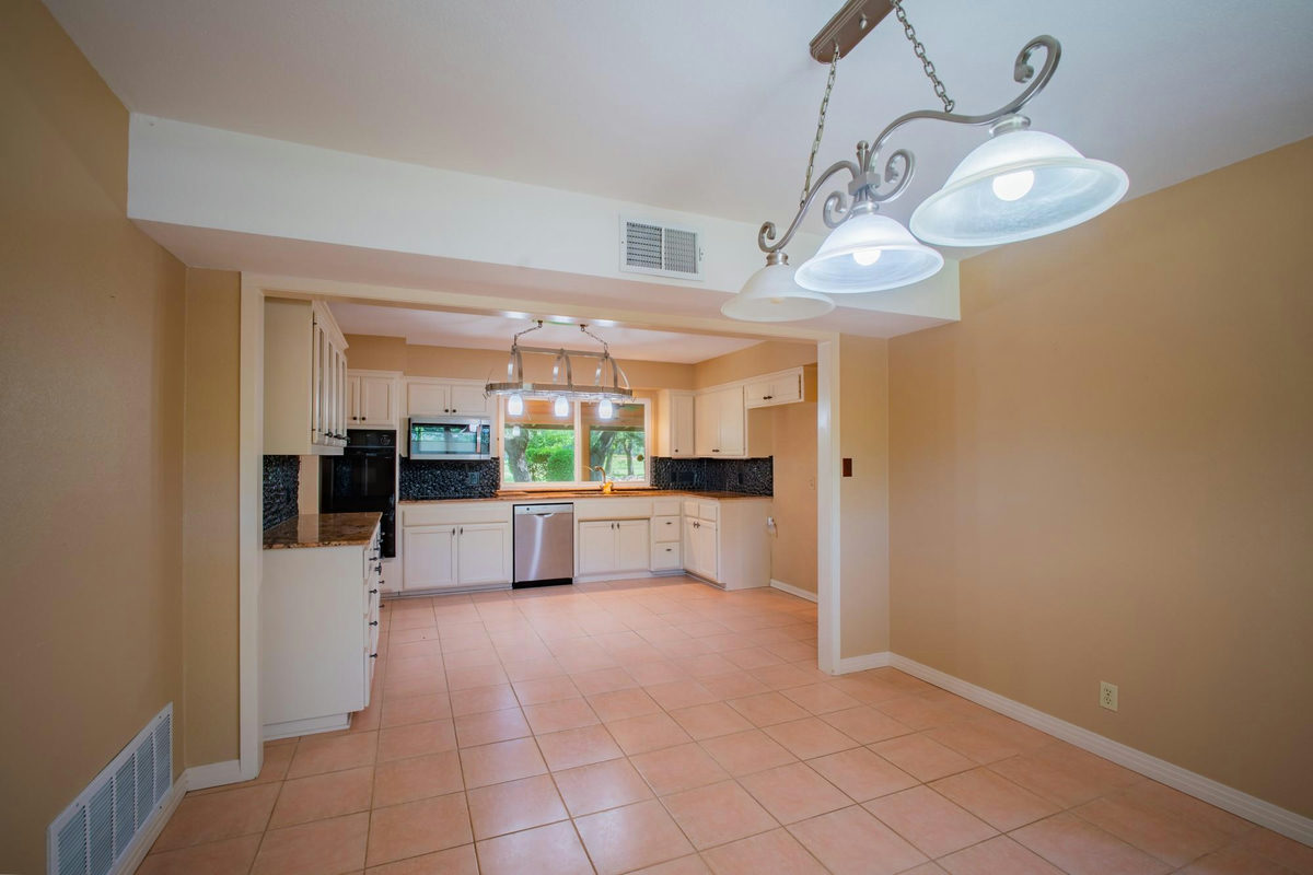 8806 Balcones Club Dr — photo 5