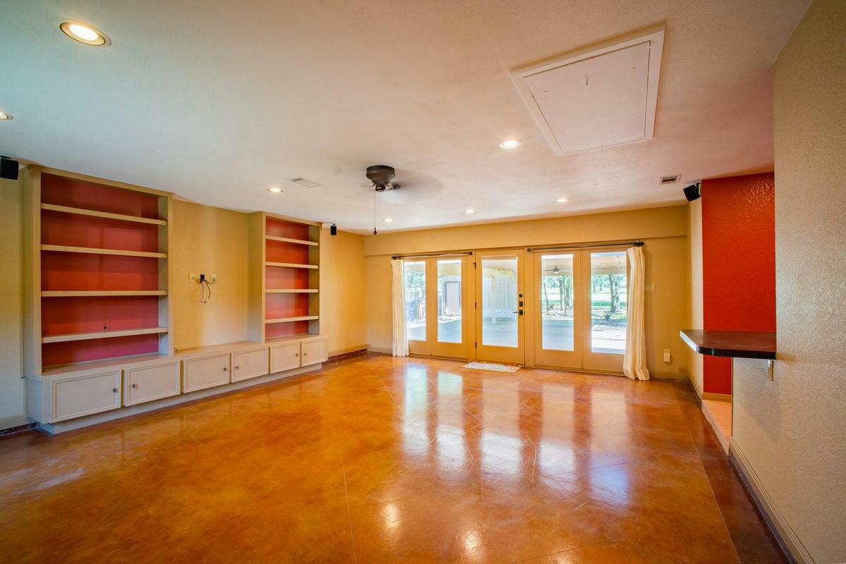 8806 Balcones Club Dr — photo 4