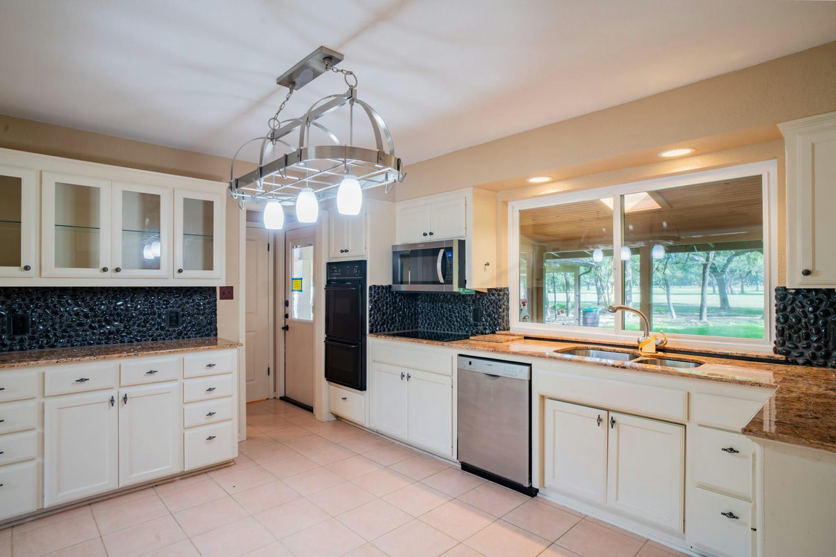 8806 Balcones Club Dr — photo 2