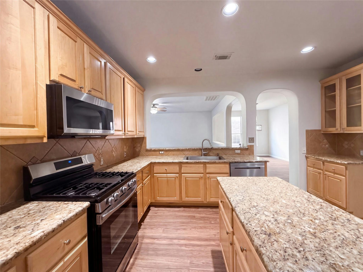 2404 Danciger Ln — photo 2