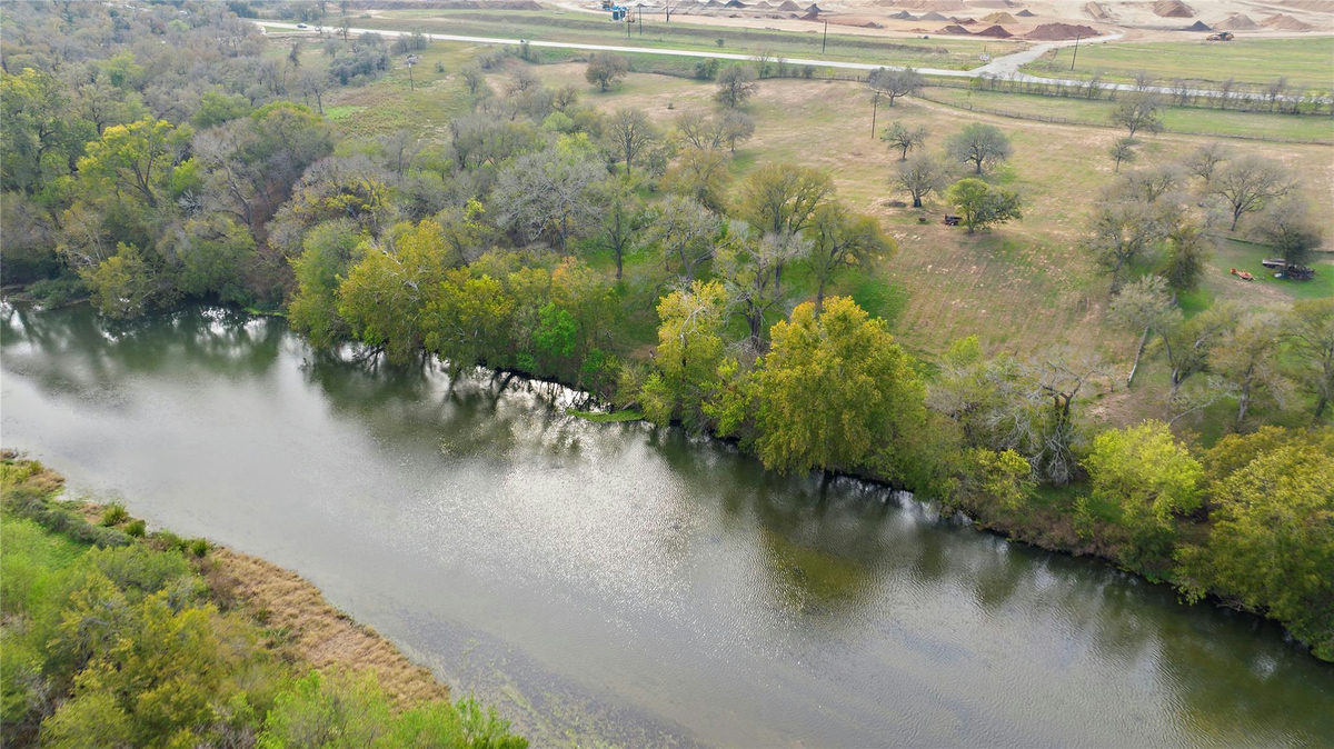 611 FM 969 — photo 2