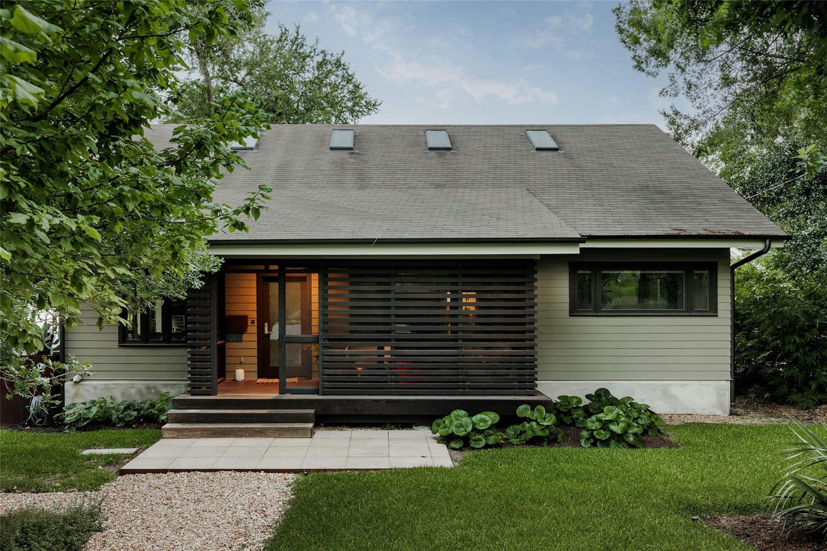 2201 Bowman Ave — exterior