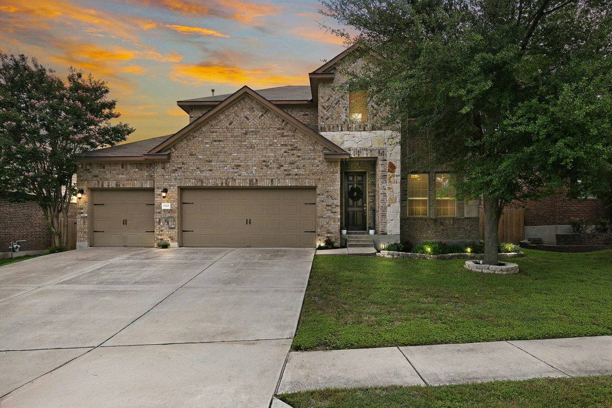 1143 Huntington Trl — exterior