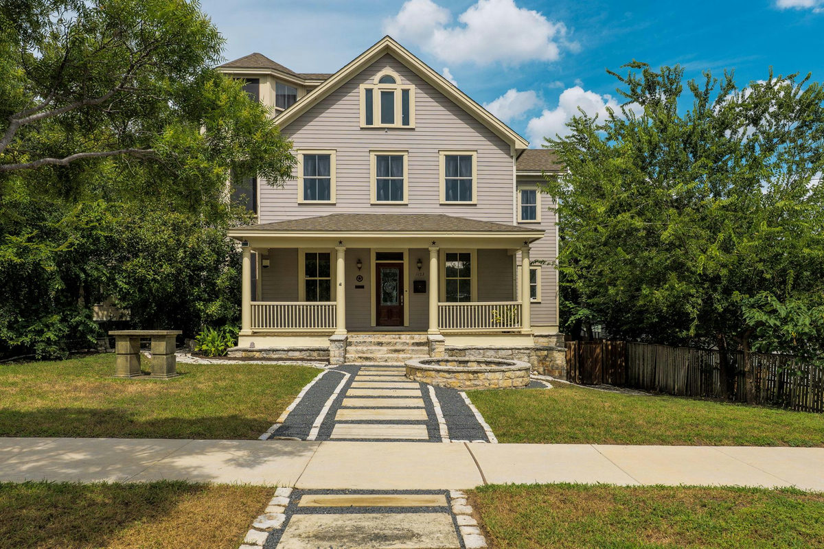 1153 San Bernard St — exterior