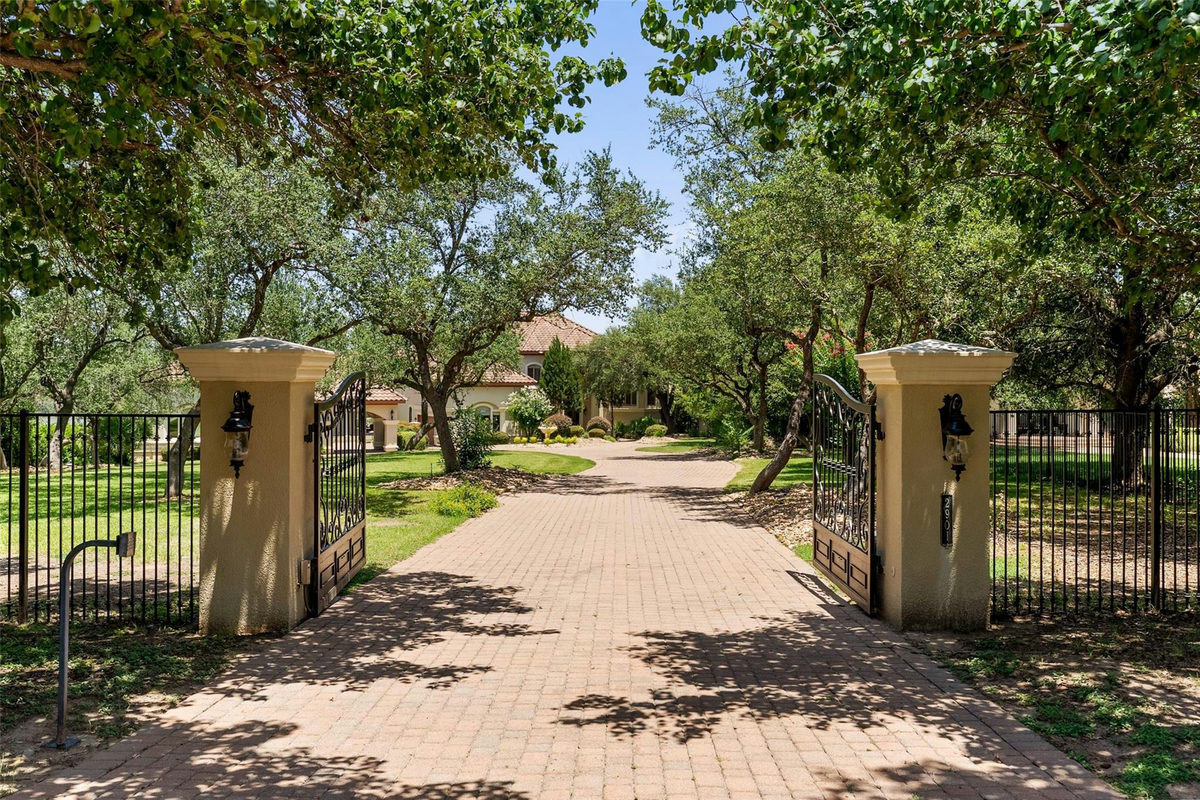 2901 Cliff Pt — photo 2