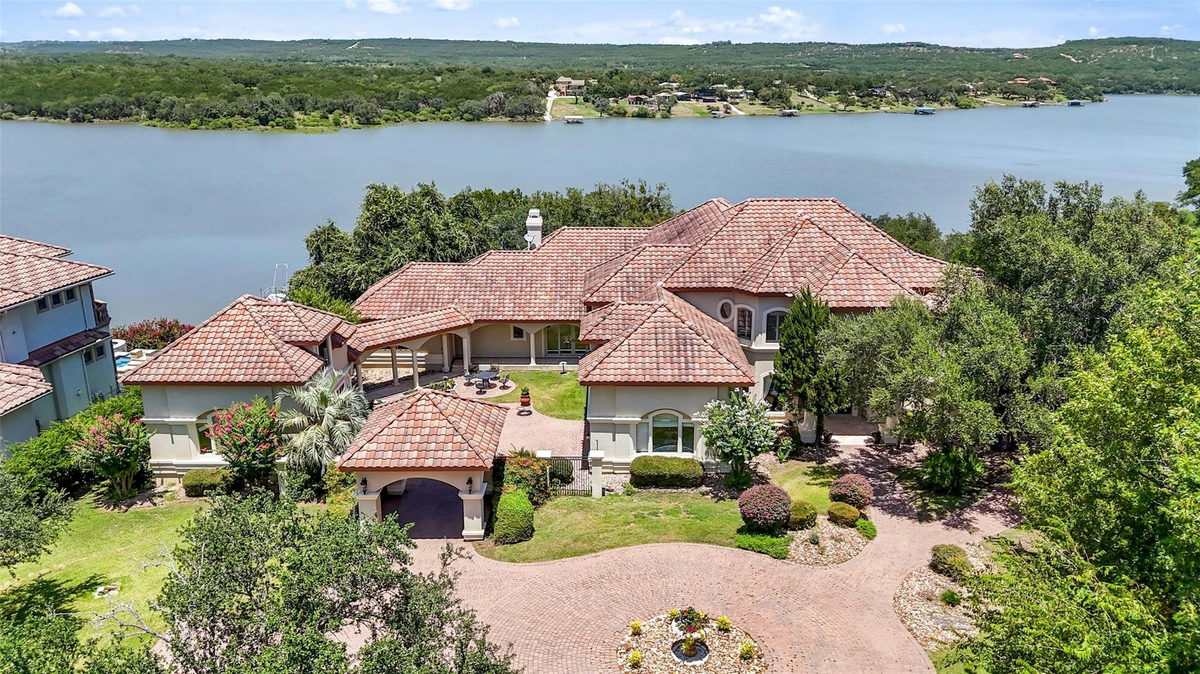 2901 Cliff Pt — exterior