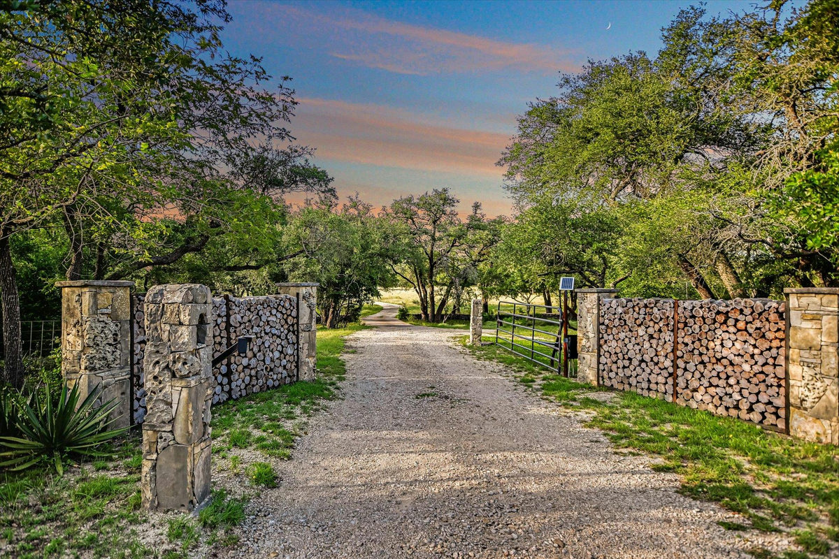 4301 Lone Man Mountain Rd — exterior