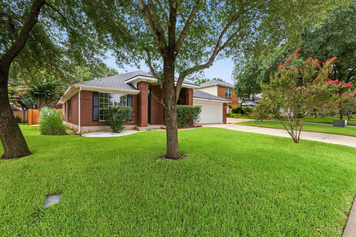 3105 Sesbania Dr — photo 2