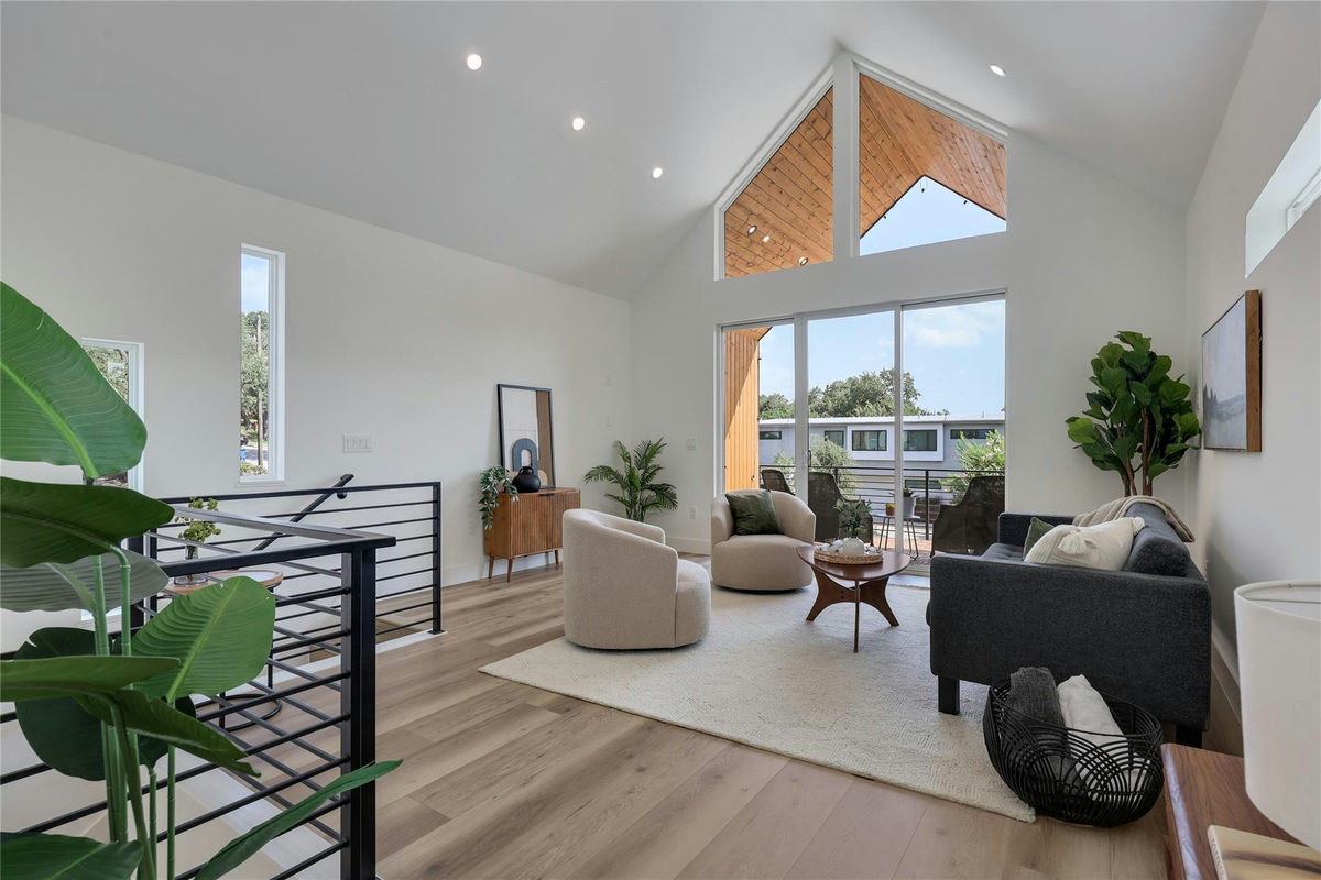 511 South Park Dr #2 — photo 3
