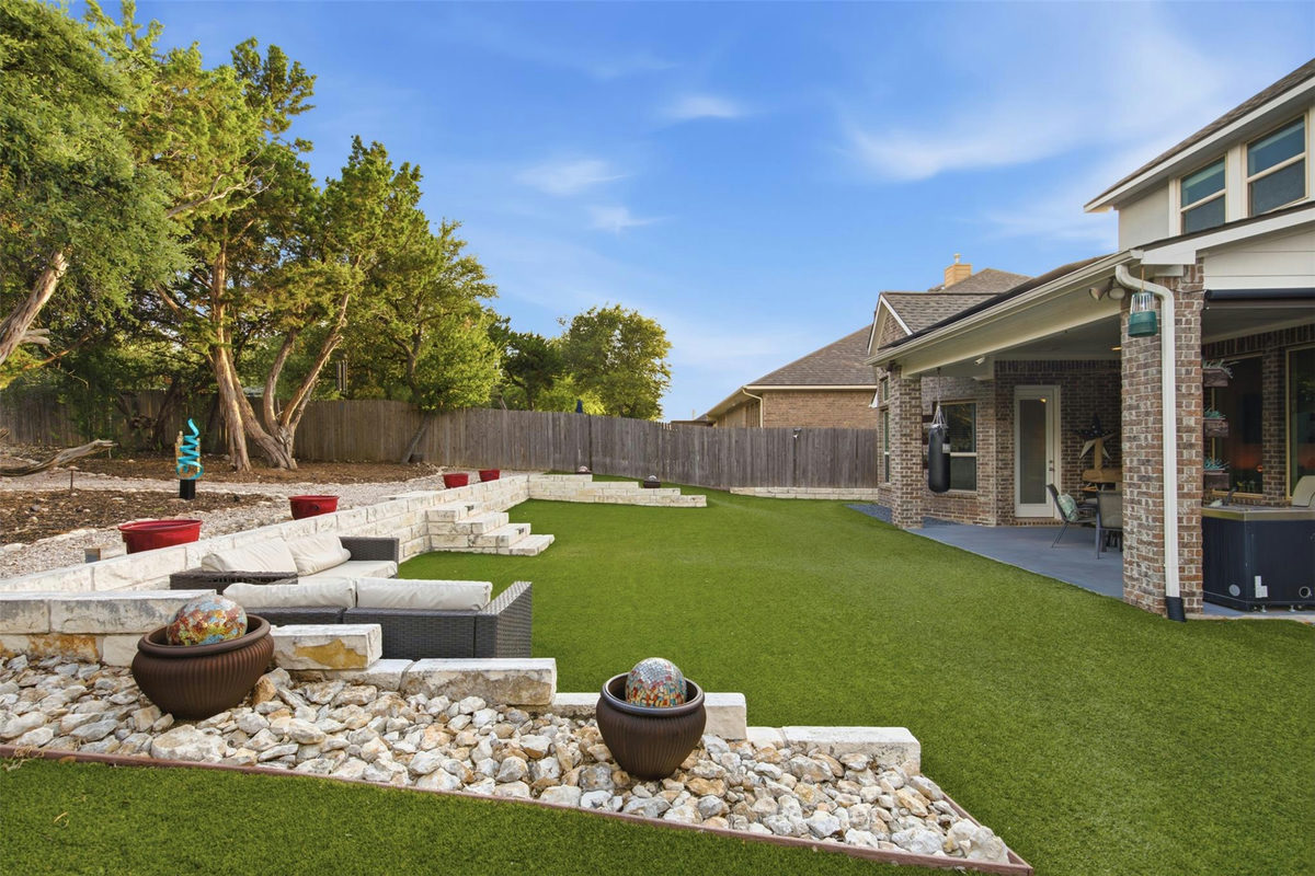 1416 Amarone Dr — exterior