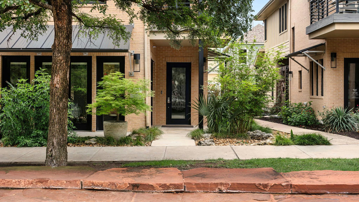 4552 Page St — photo 2