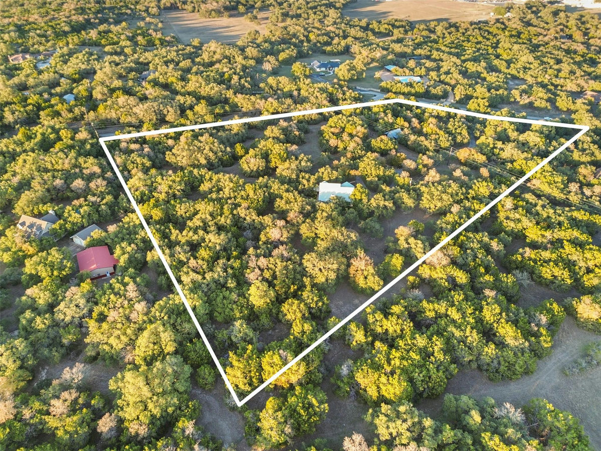 301 Crystal Meadows Dr — exterior