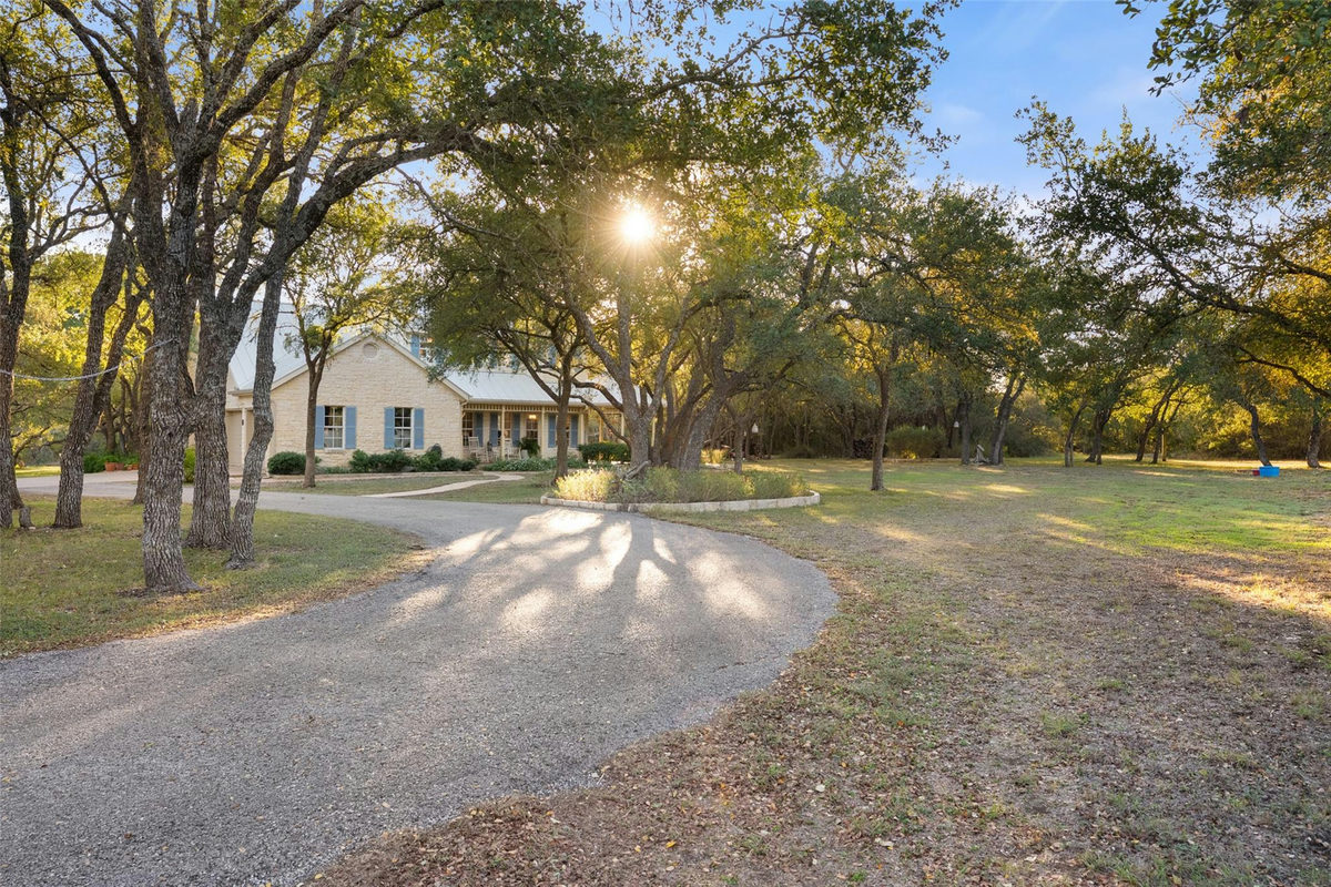 301 Crystal Meadows Dr — photo 2