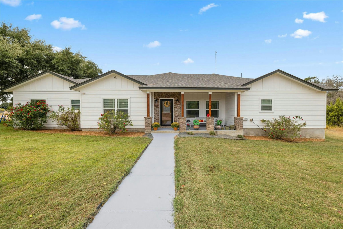 1090 County Road 334 — exterior