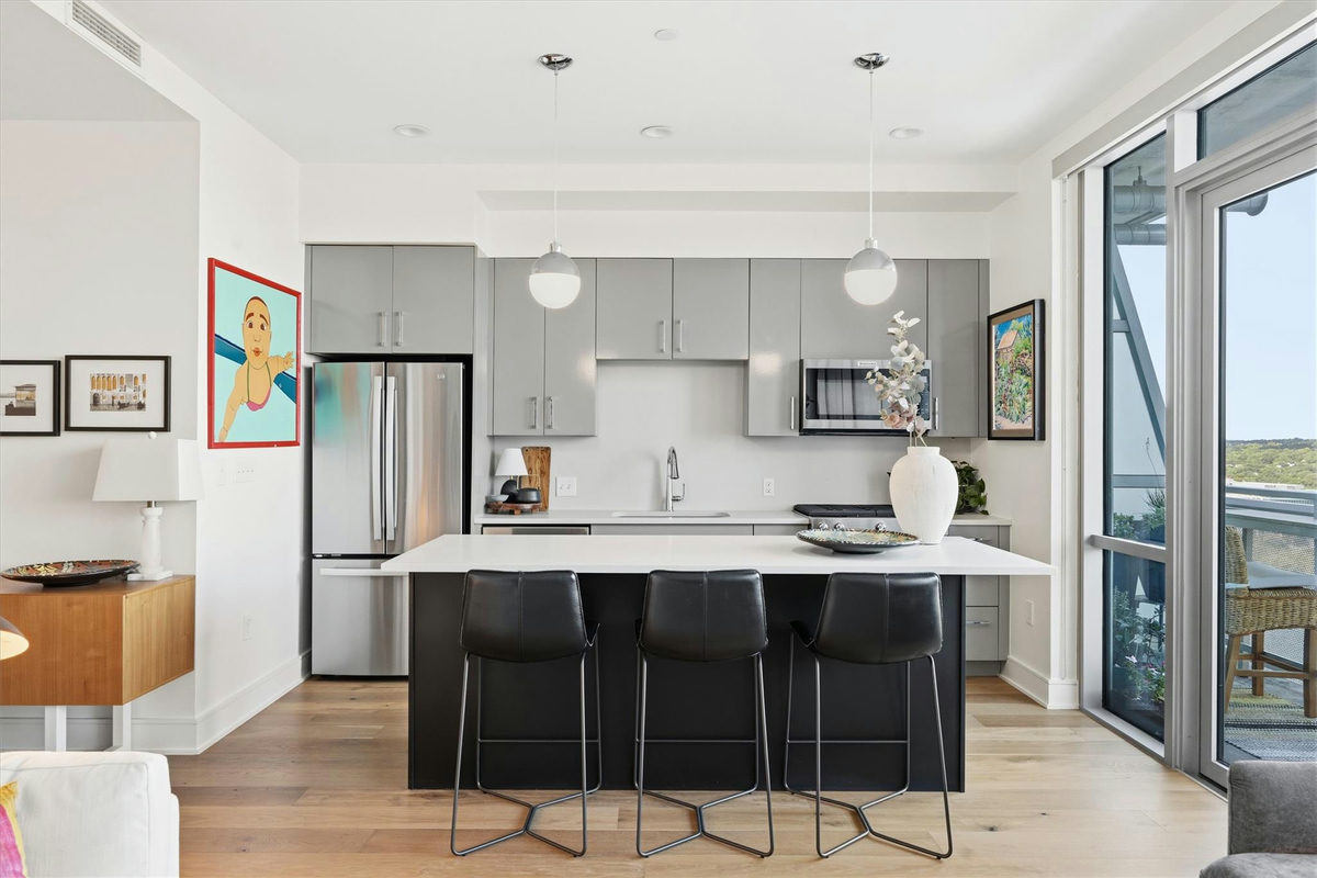 222 West Ave #1808 — exterior