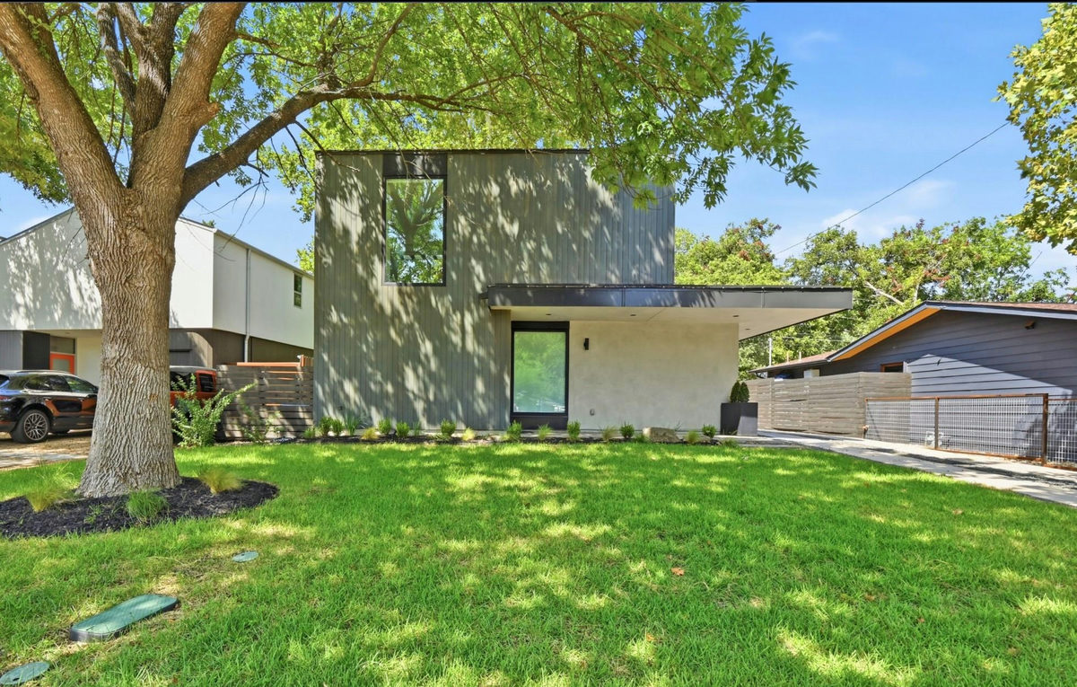 3004 Fontana Dr — exterior