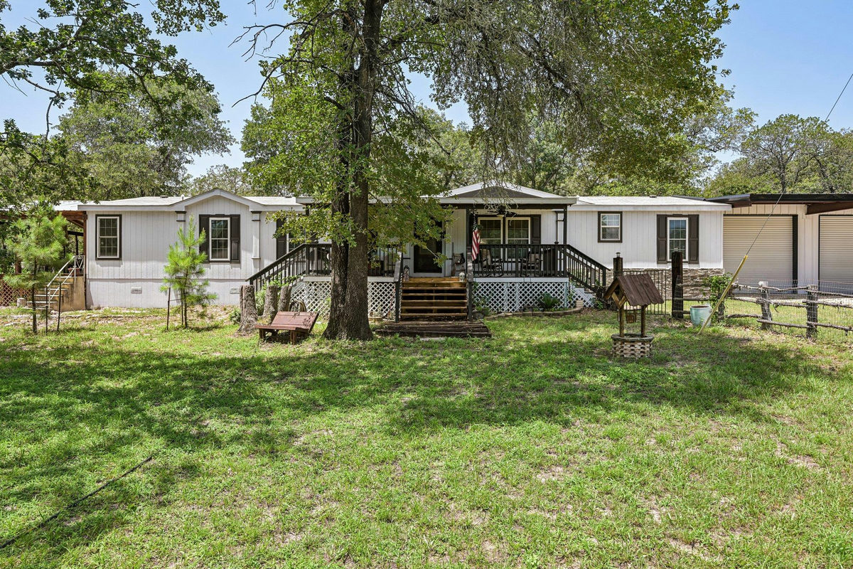541 Hidden Oaks Dr — exterior