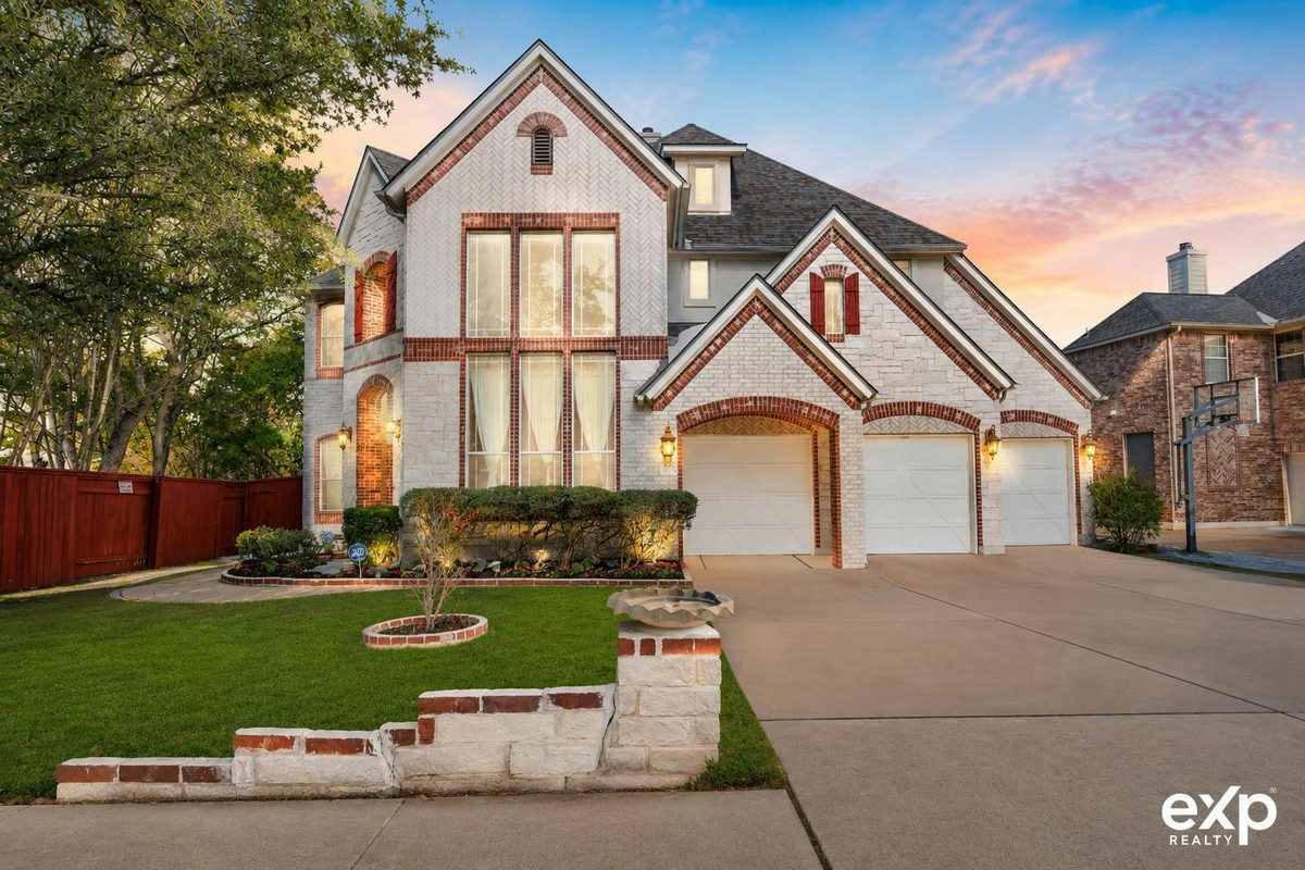 3903 Remington Rd — exterior