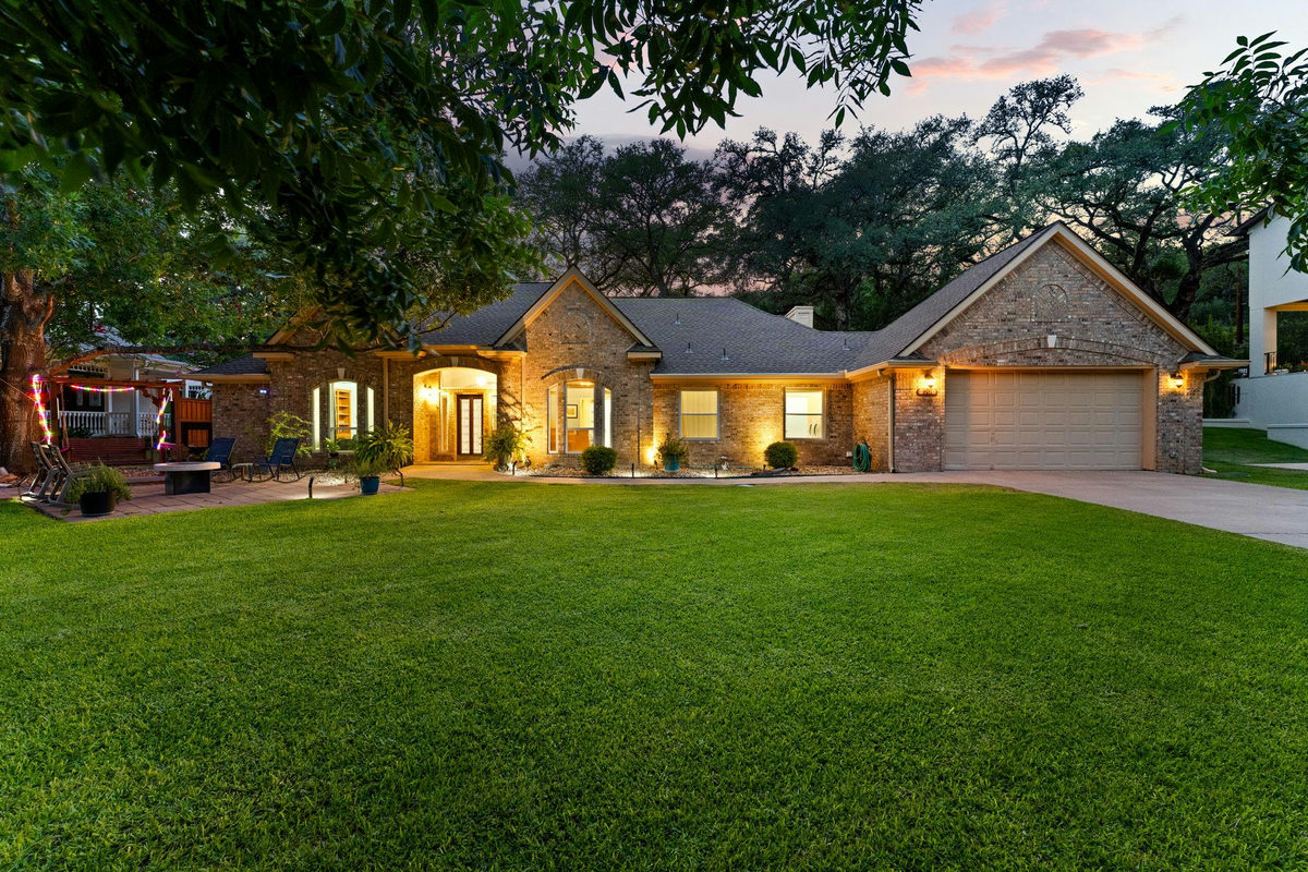 2700 Pearce Rd — exterior