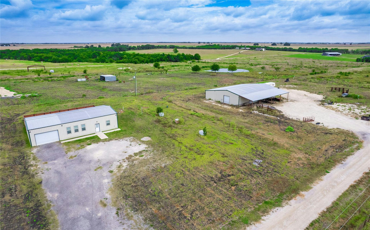 1889 County Road 487 — exterior