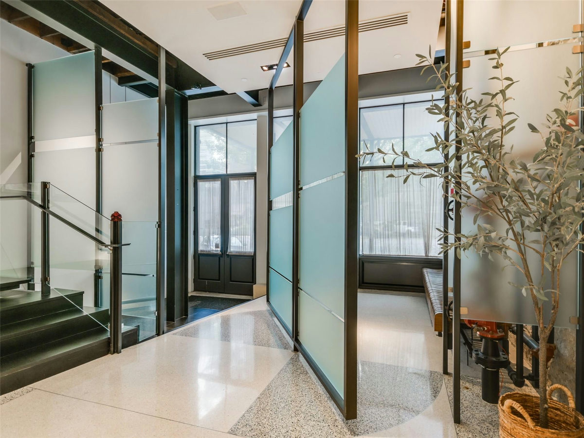 811 Congress Ave — photo 3